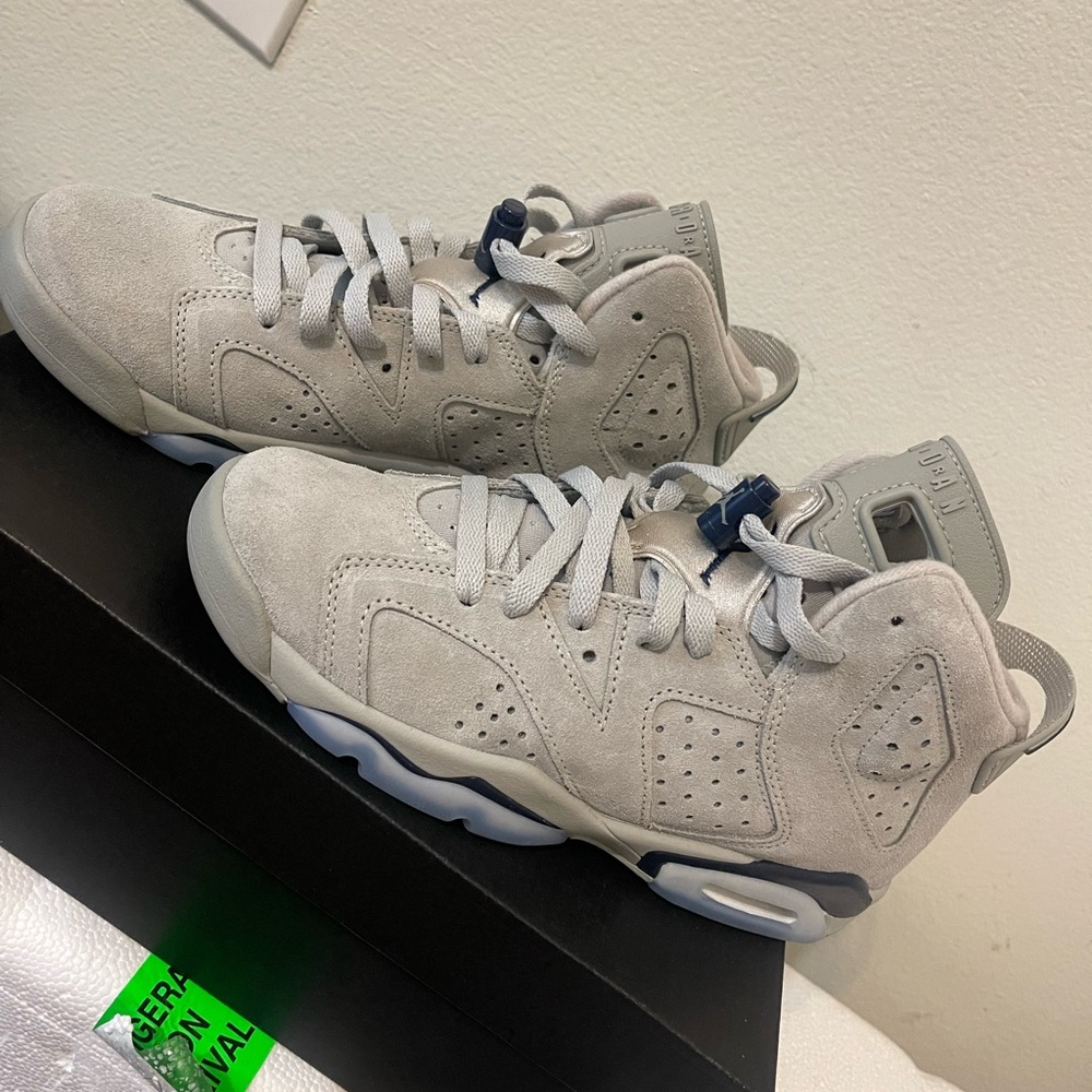 Georgetown Jordan 6s